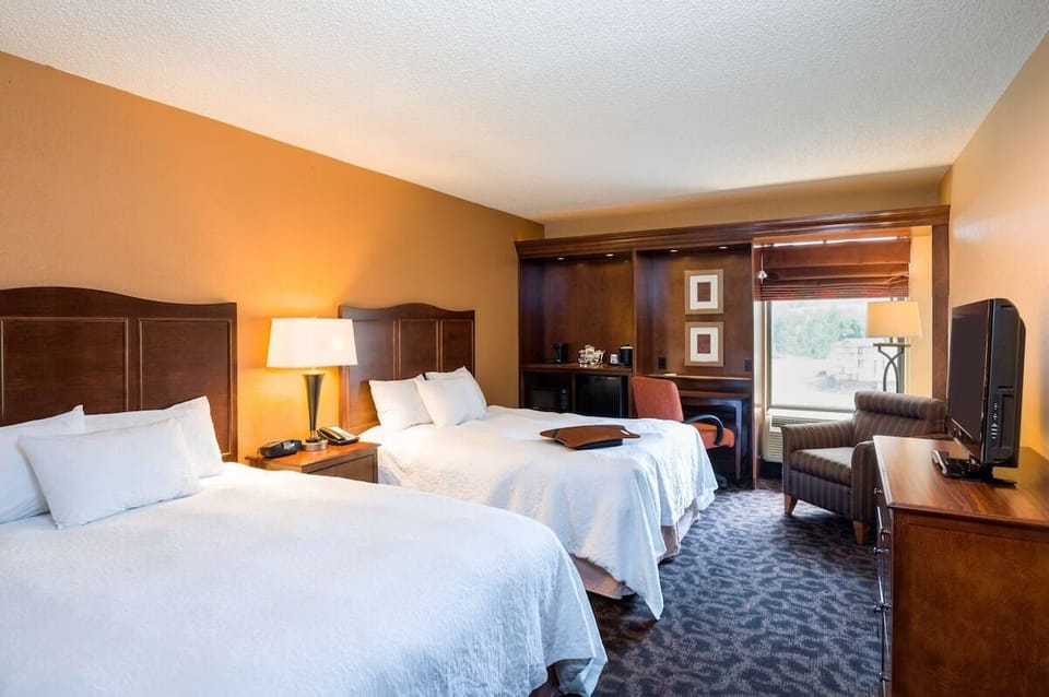Comfortable Unit with Two Queen size beds