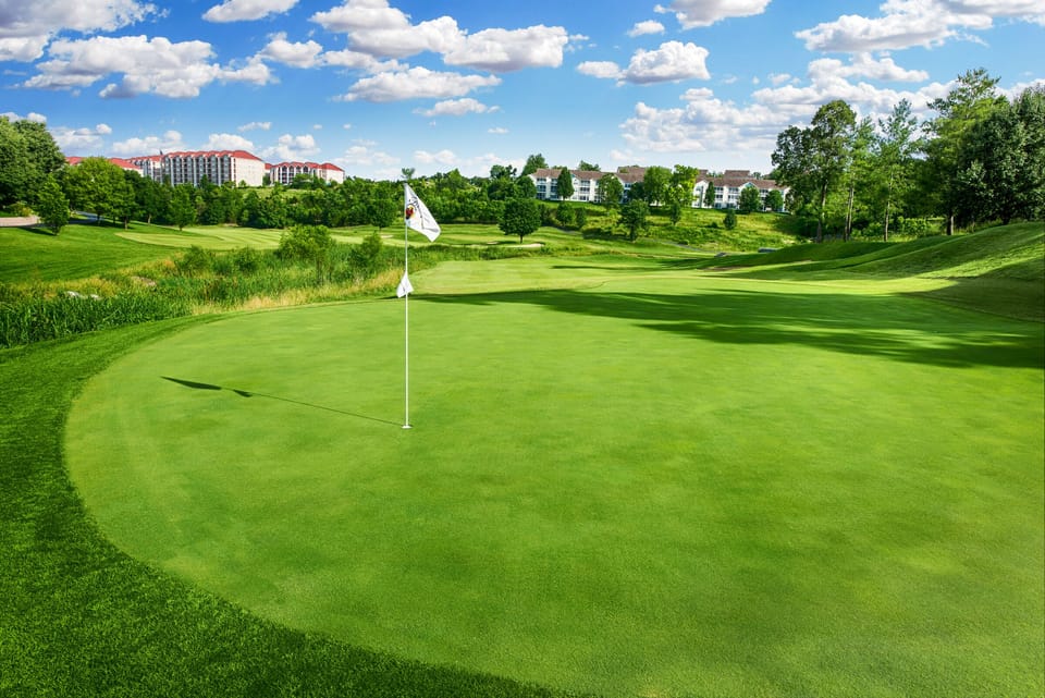 Guests of Thousand Hills enjoy significantly discounted rates for rounds of golf.