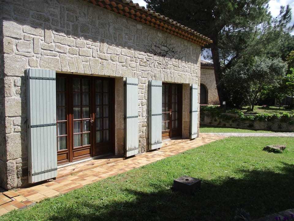 Gîte des Oliviers Valros - Lavandes- ext (2)