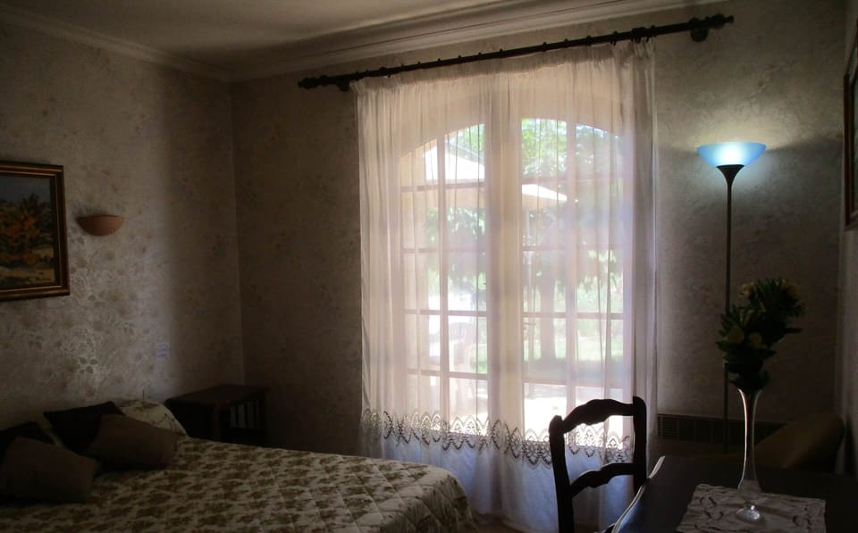 Gite des Oliviers Valros - Tilleul - chambre lit double