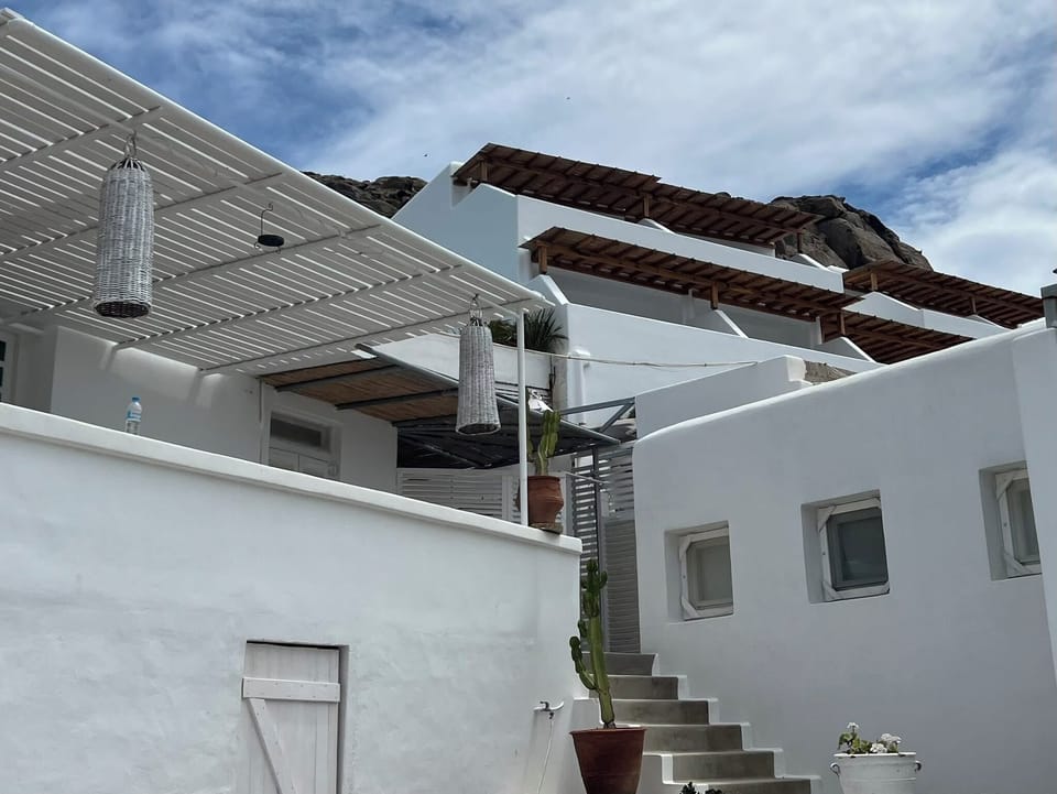 Typical Cycladic exterior – quiet and picturesque