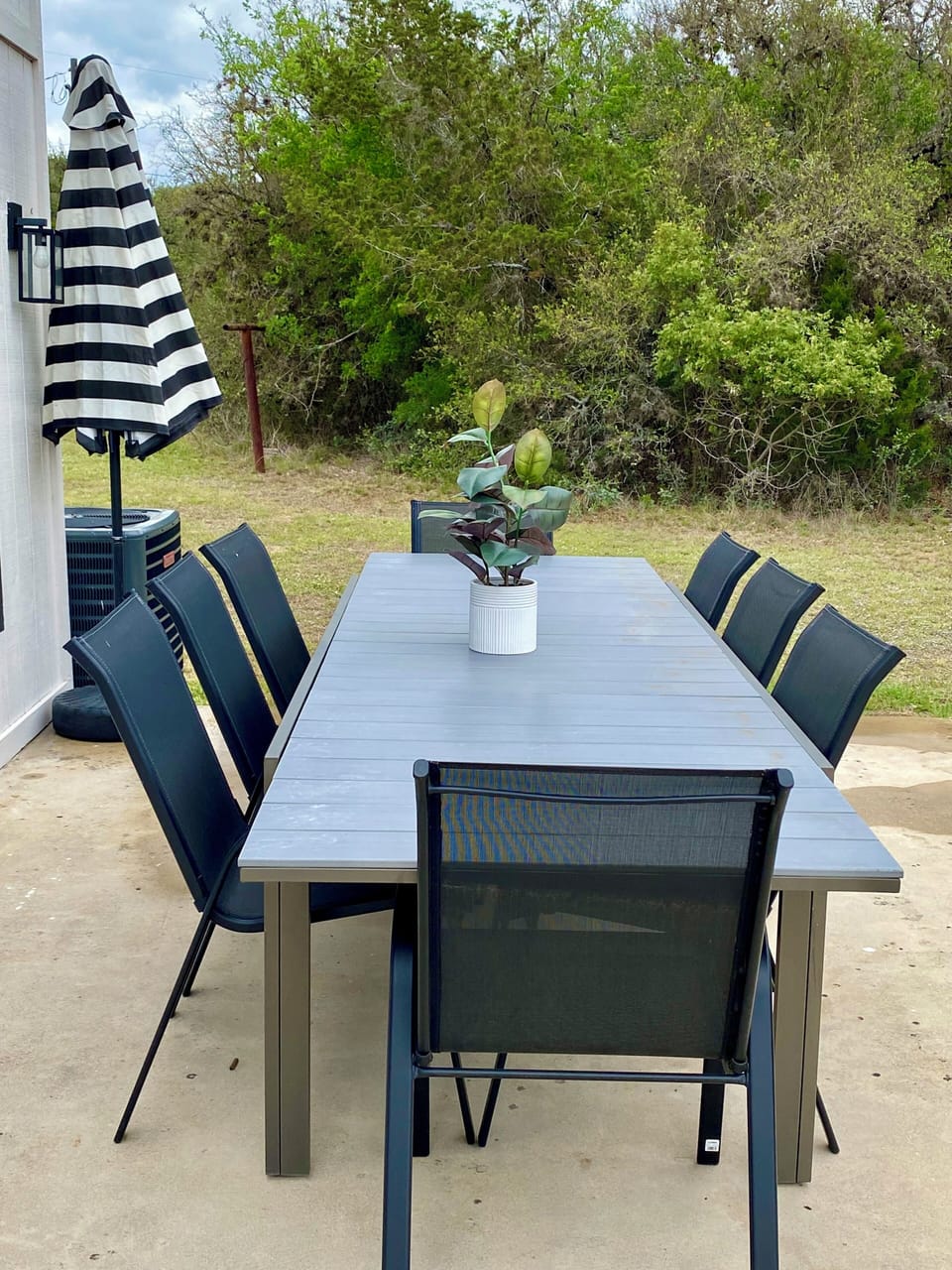 Owls Nest - Lux al fresco dining with views of Saddle Mountain.