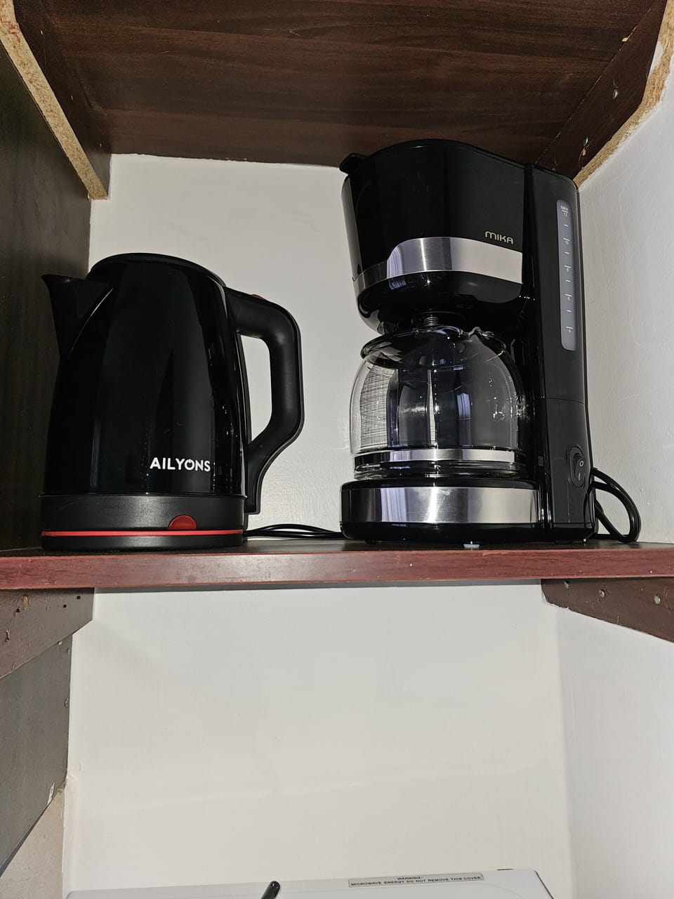 cofee maker and electric kettle