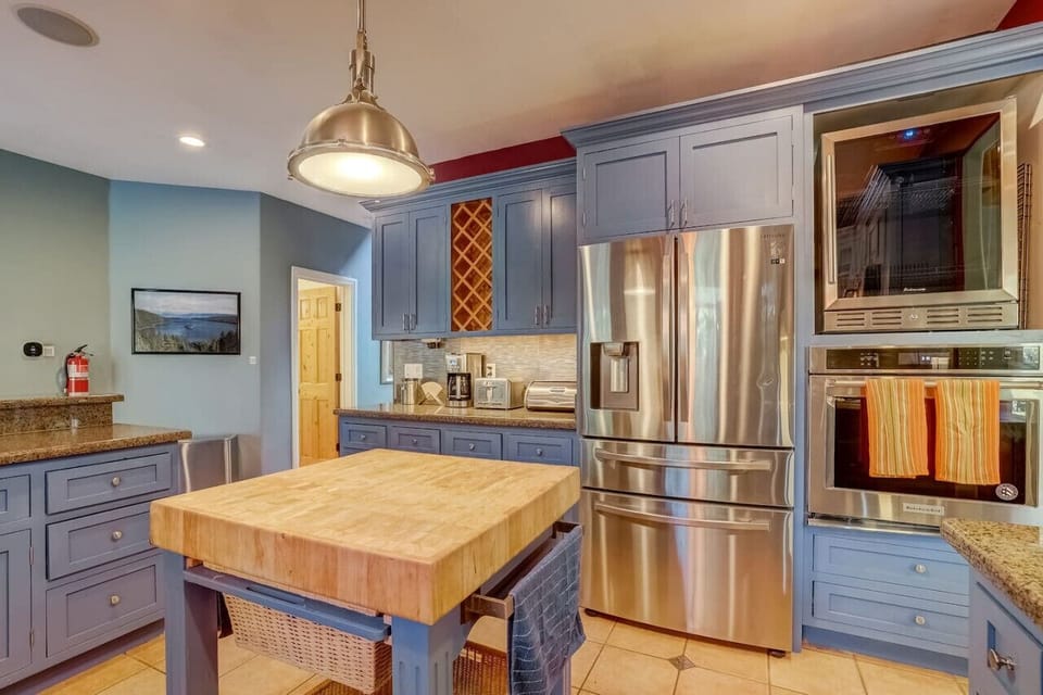 Fully stocked kitchen with everything you need!