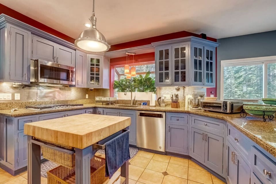 Fully stocked kitchen with everything you need!
