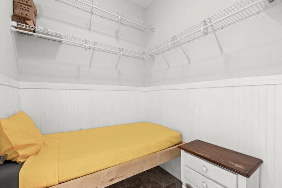 Twin area in poolside room on 1st floor. Bed sleeps 1.