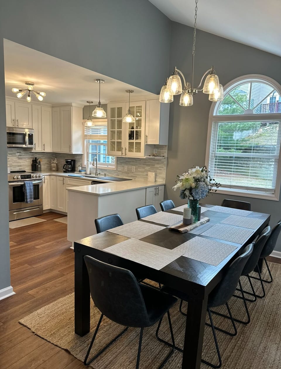 1st floor - dining room that comfortably fits 8.
