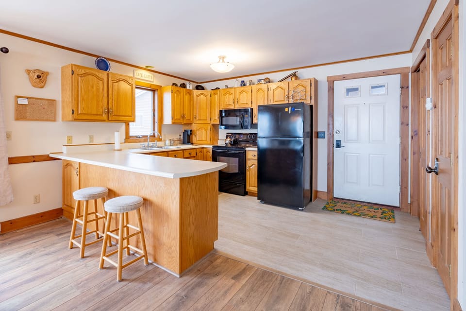 Full kitchen with a breakfast bar.