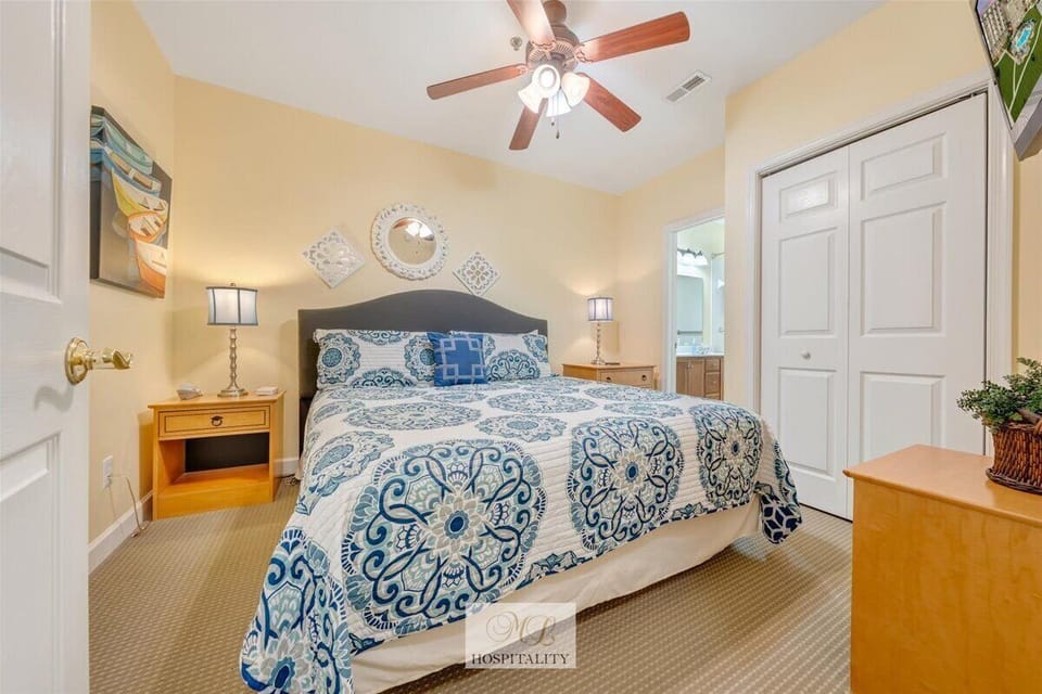 Bedroom w/ King Size Bed (1)