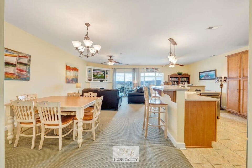 Living/Dining Area