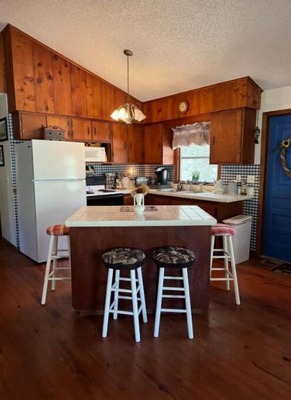 Kitchen with island seats 4 people
