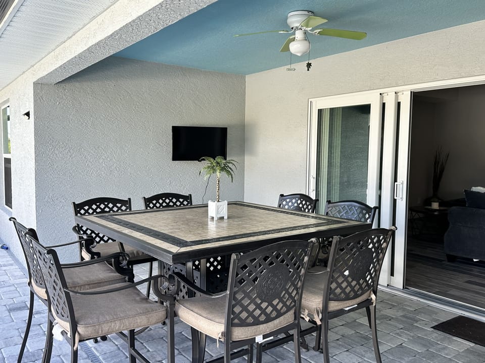 Outdoor dining