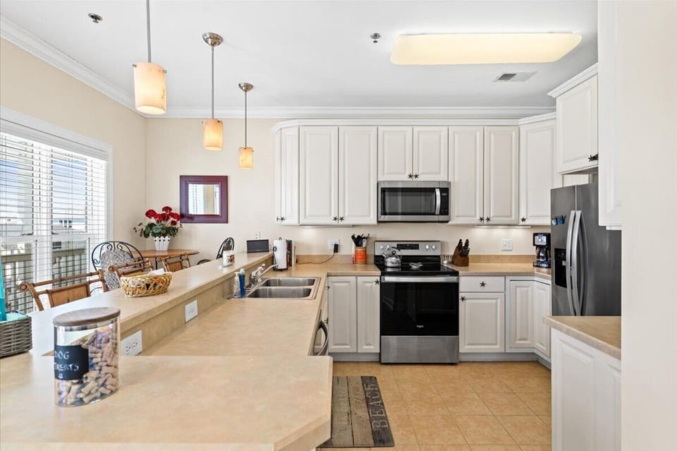 full kitchen