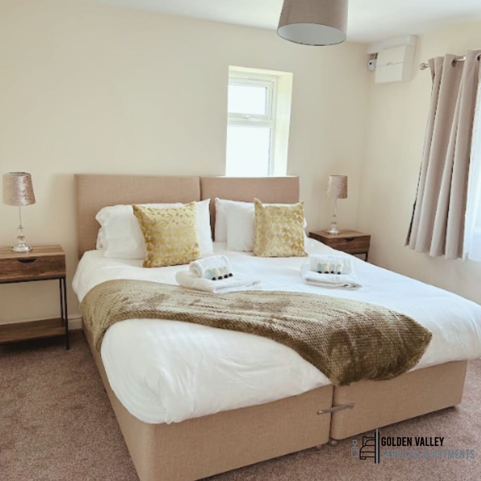 Twin or zip-up queen mainbedroom