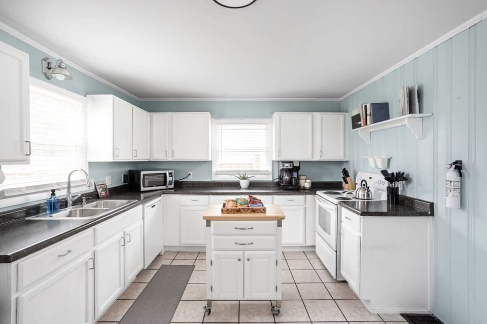 Bright and inviting space with modern amenities for culinary adventures awaits!