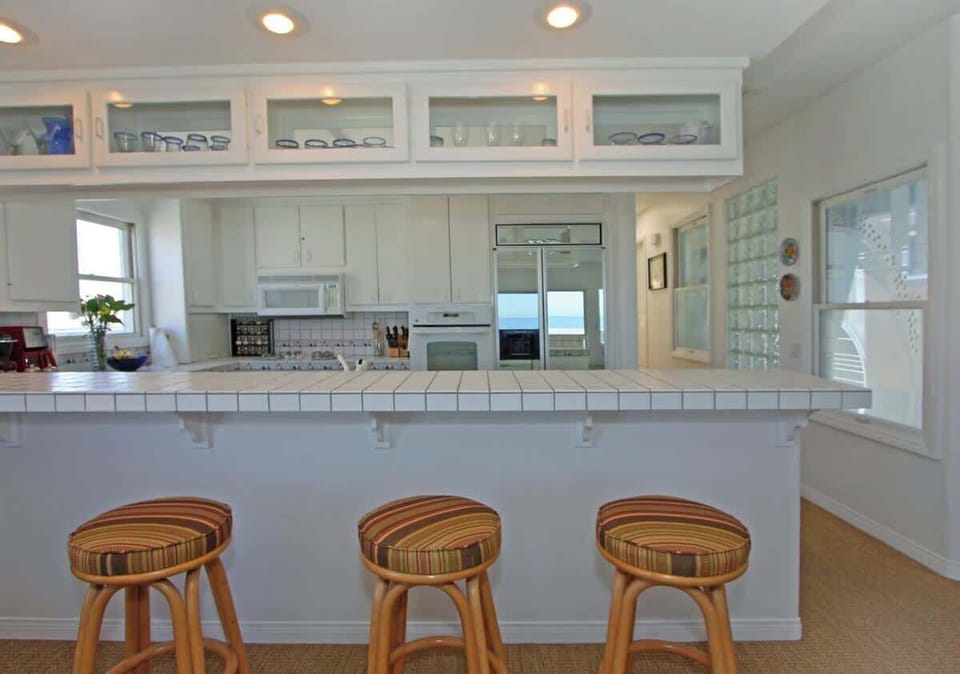 Kitchen Breakfast Bar