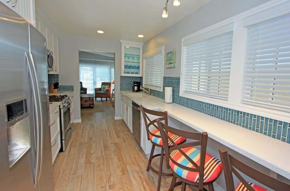 Kitchen & Bar seating