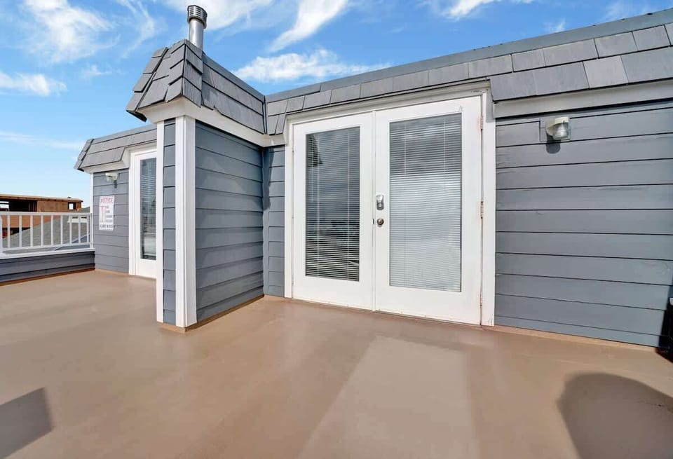 Rooftop patio entry