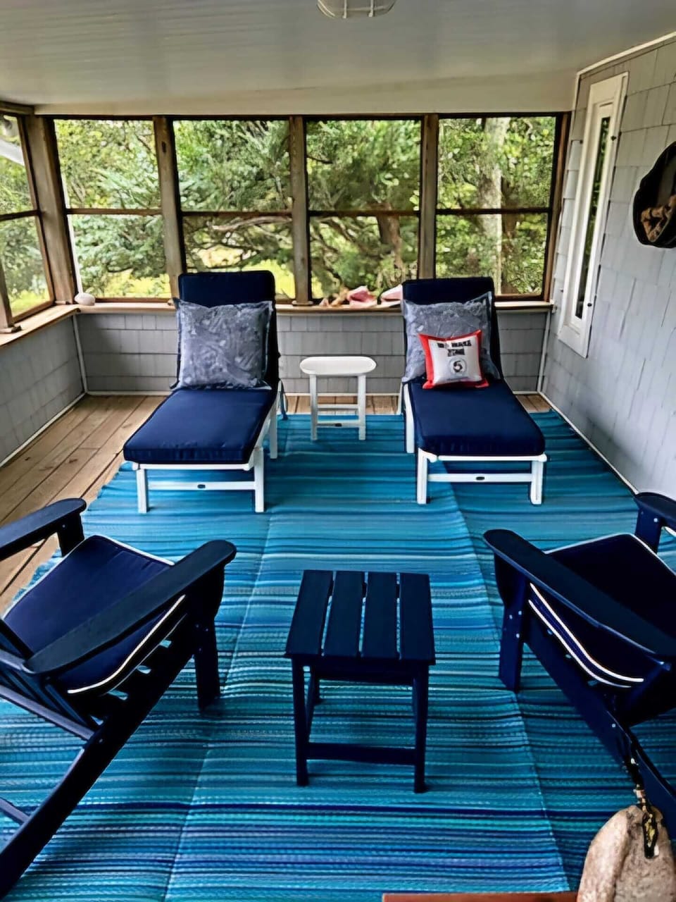 Sitting area screened porch
