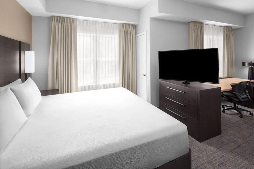 Unwind in a bright king room with in-room TV.