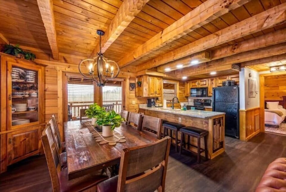 Eating area for 8 plus 4 bar stools, 12 total