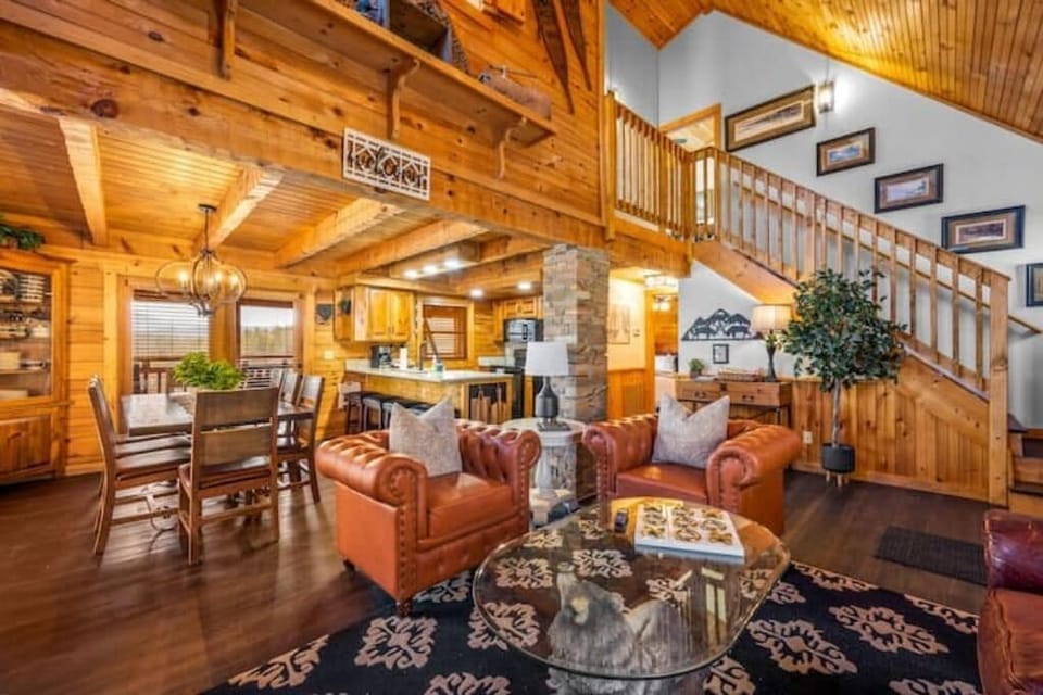 Open floor plan living room and kitchen