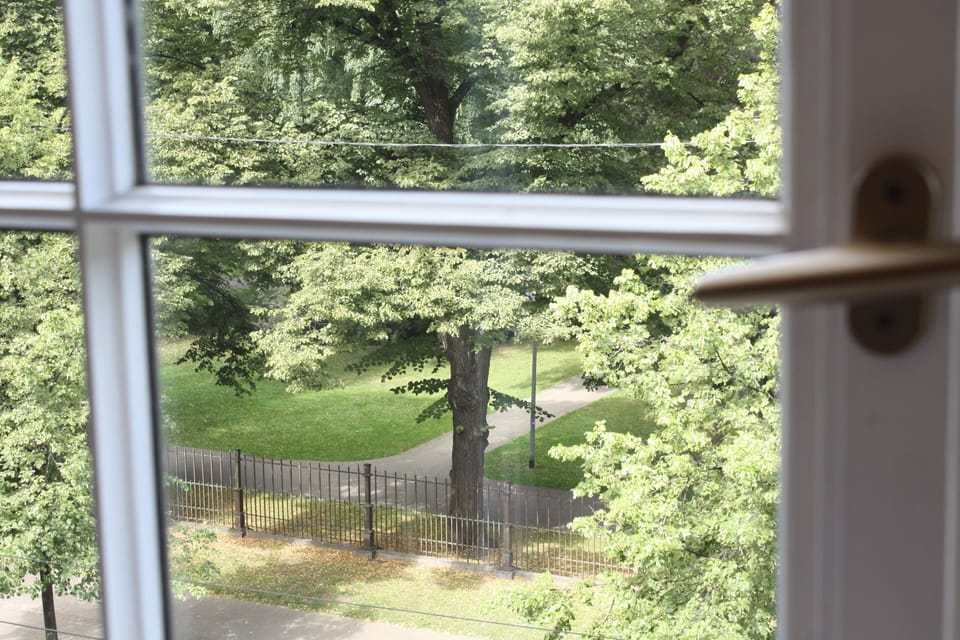 Wake up to the charming view of Vermanes Garden from your window