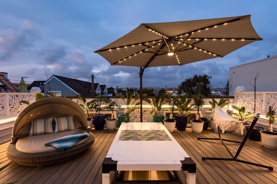 Relax and enjoy the stars, as well as seasonal fireworks. Also has 4 outdoor speakers.