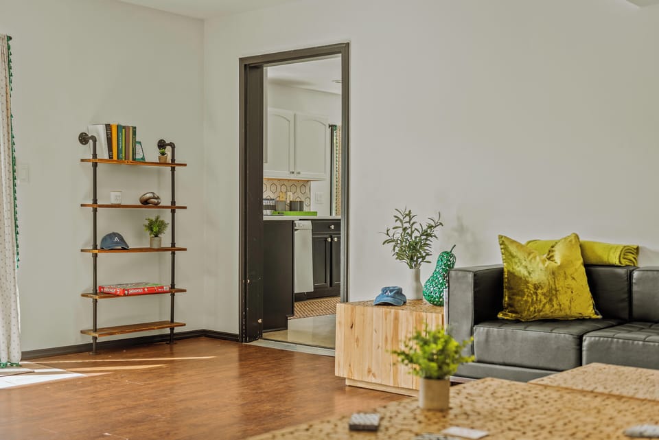 Entryway to kitchen.