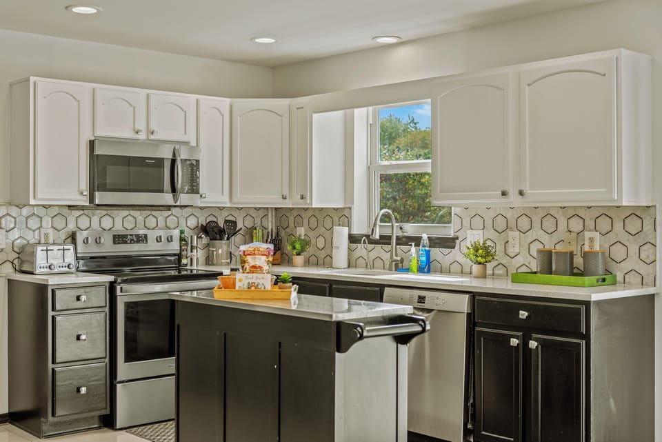 Fully equipped kitchen.
