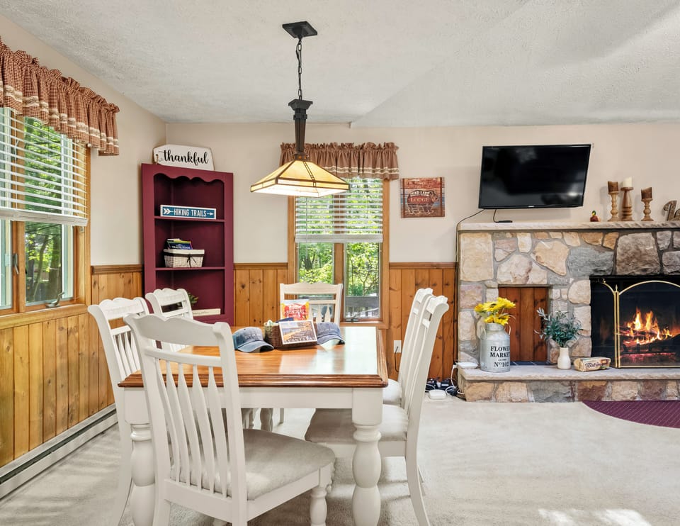 Simple elegance in the dining room.