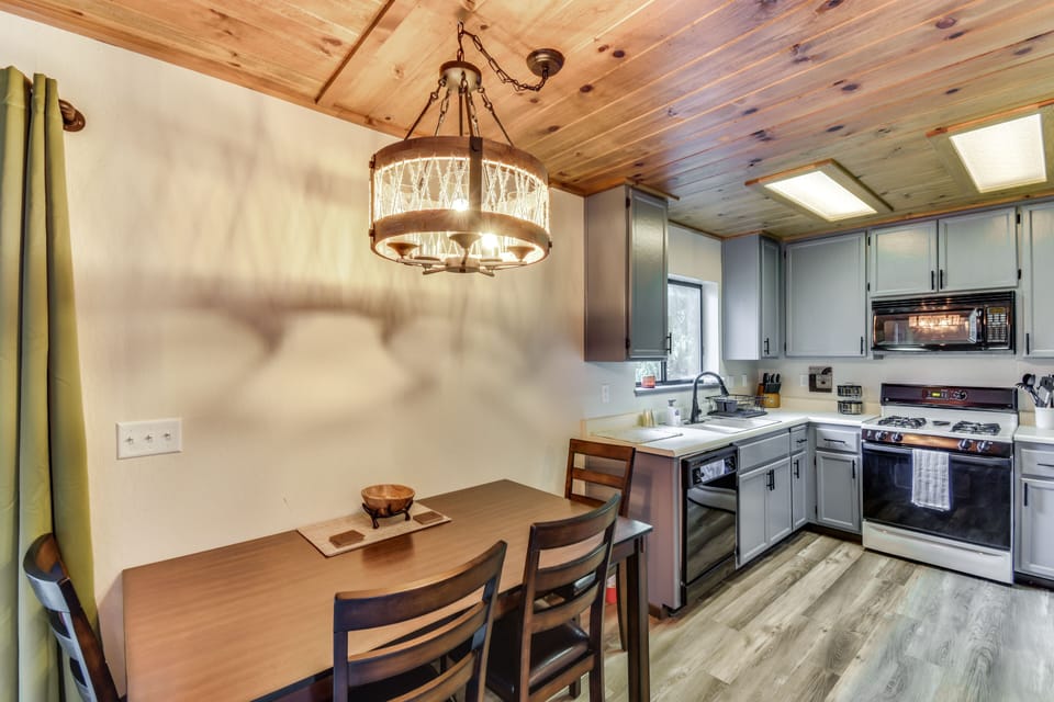 Kitchen | 1st Floor | Blender | Keurig Coffee Maker