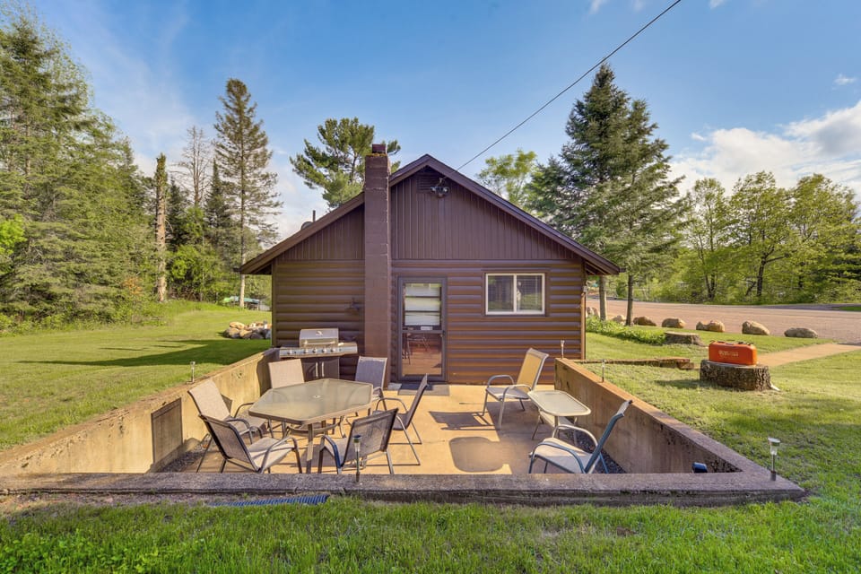 Patio | Gas Grill | Outdoor Dining Set