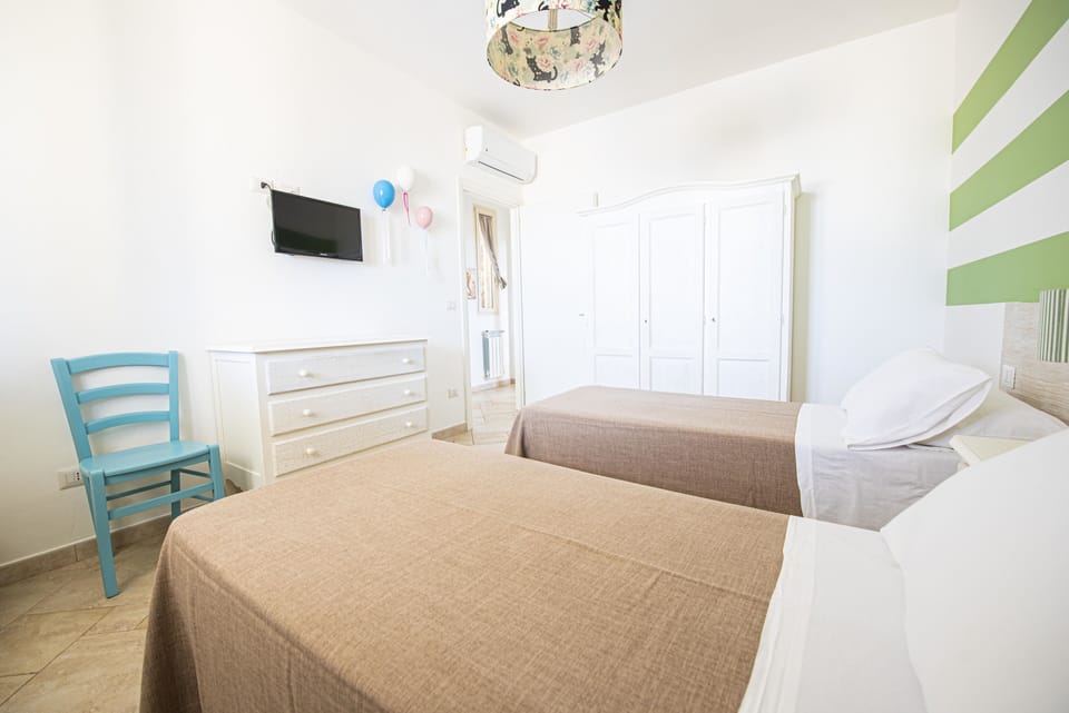 Bed,Bedroom