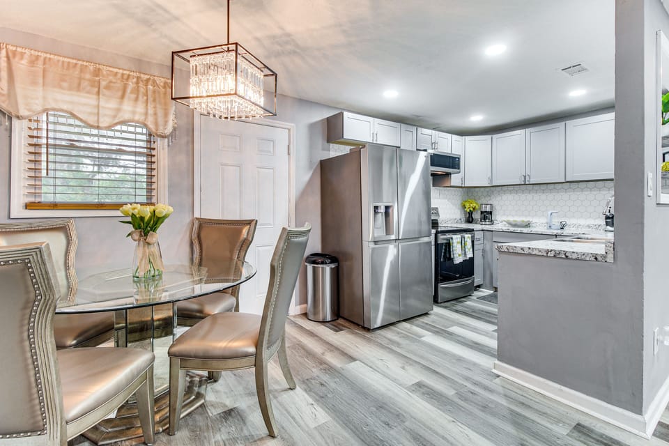 Dining Area | Open Floor Plan
