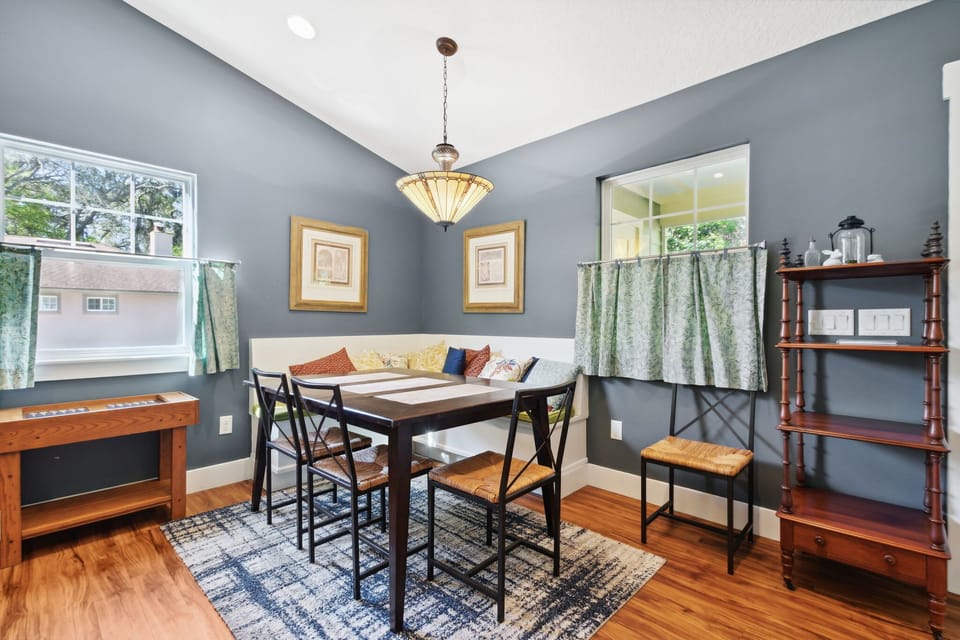 Dining area, booth seating for extra space
