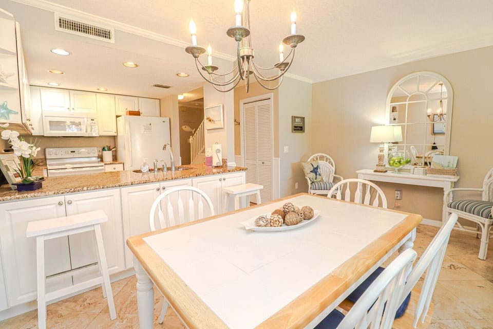 St. Augustine Beach Rentals Dining Room