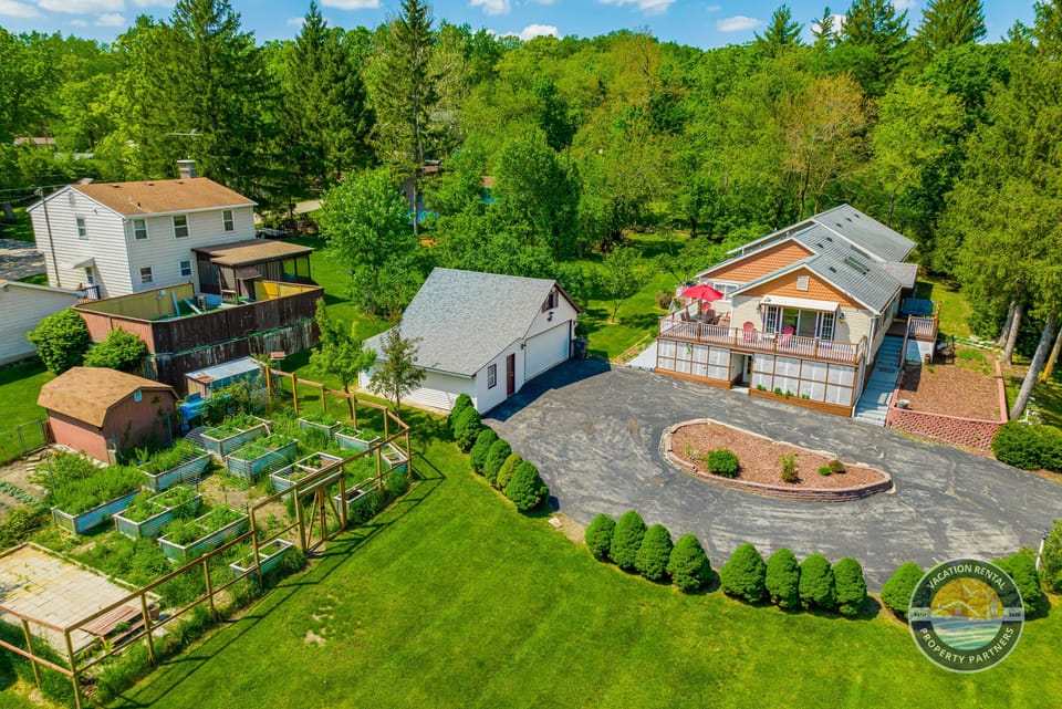 Your private Lake Geneva retreat awaits. This spacious home offers room to spread out, a large driveway, and peaceful surroundings, with easy access to Lake Como just minutes away.