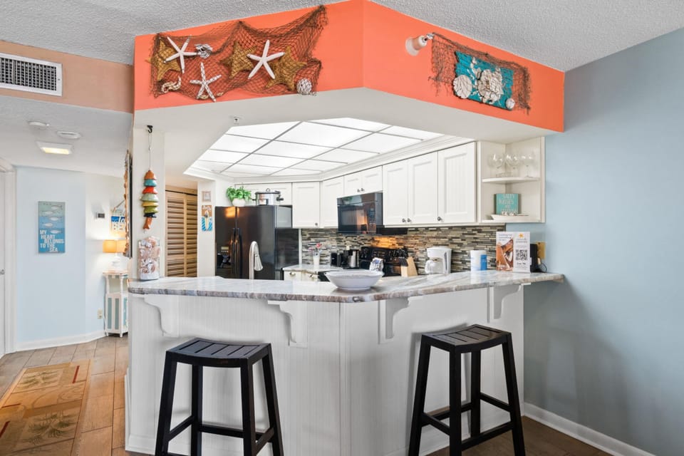 Kitchen with Breakfast Bar