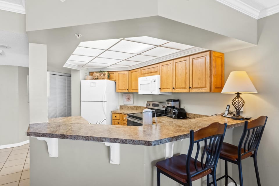 Kitchen with Breakfast Bar