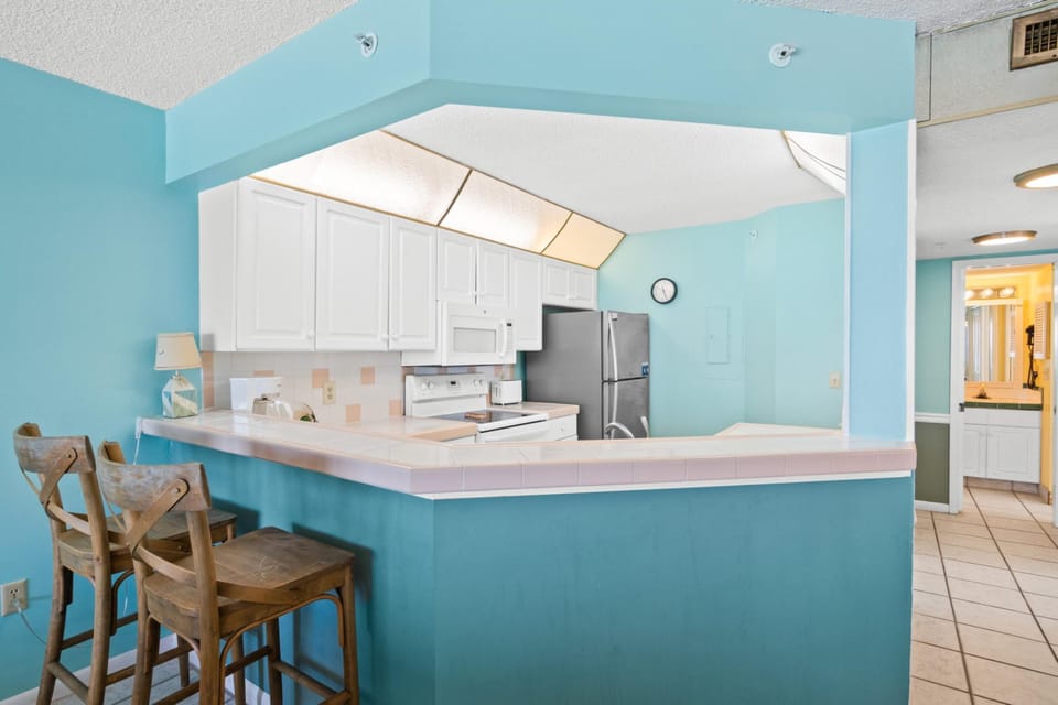Kitchen with Breakfast Bar