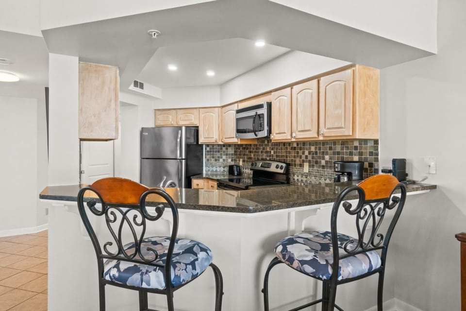 Kitchen with Breakfast Bar