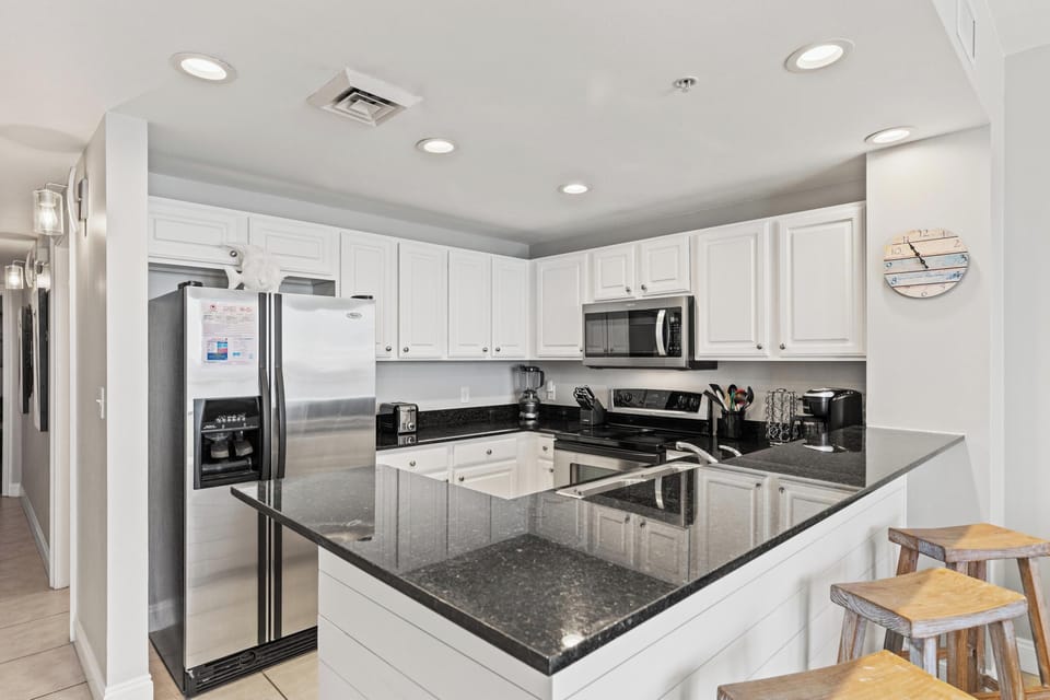 Kitchen with Breakfast Bar