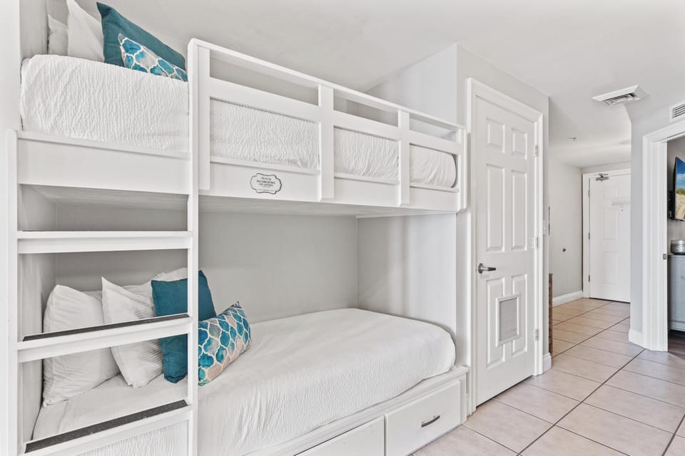 Bunk Alcove