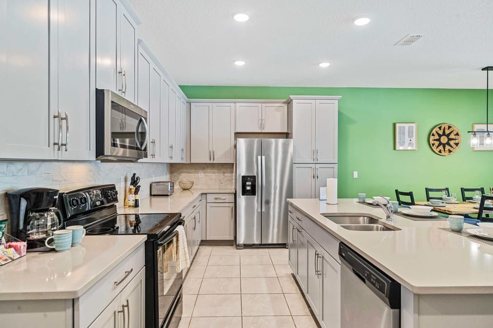 Clean Kitchen of the Townhouse in Kissimmee Florida - Full equipped - Kitchen with sleek, stainless steel appliances - Contemporary design with clean lines and minimalist aesthetics