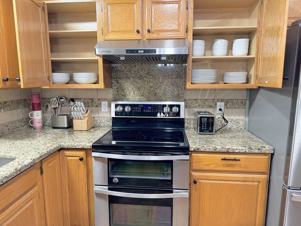 Full kitchen with double oven cook range