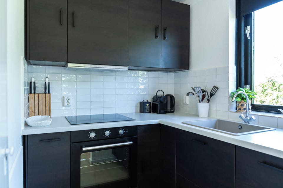 Fully equipped kitchen with modern appliances and everything you need to cook a delicious meal.