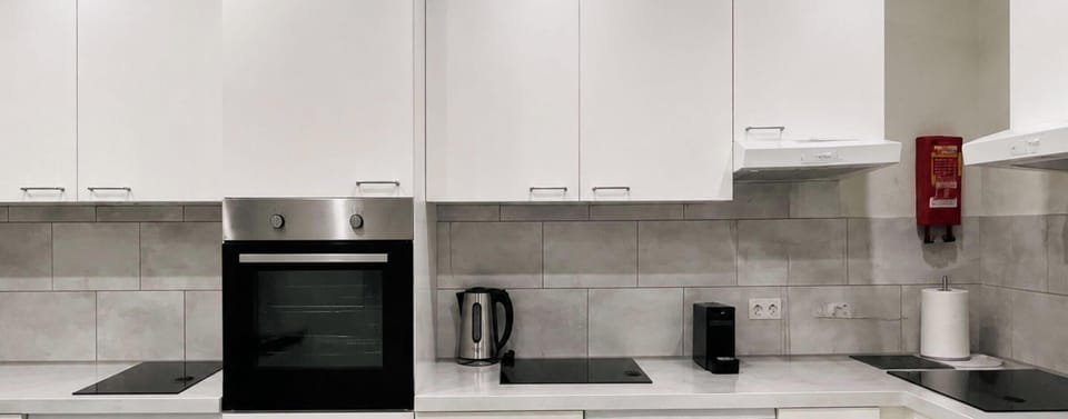 Modern shared kitchen with plenty of room to cook and dine.