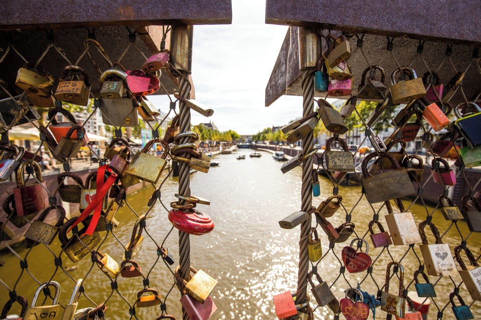 Discover Breda’s love lock bridge in Brabant, a romantic spot overlooking the charming city canals.