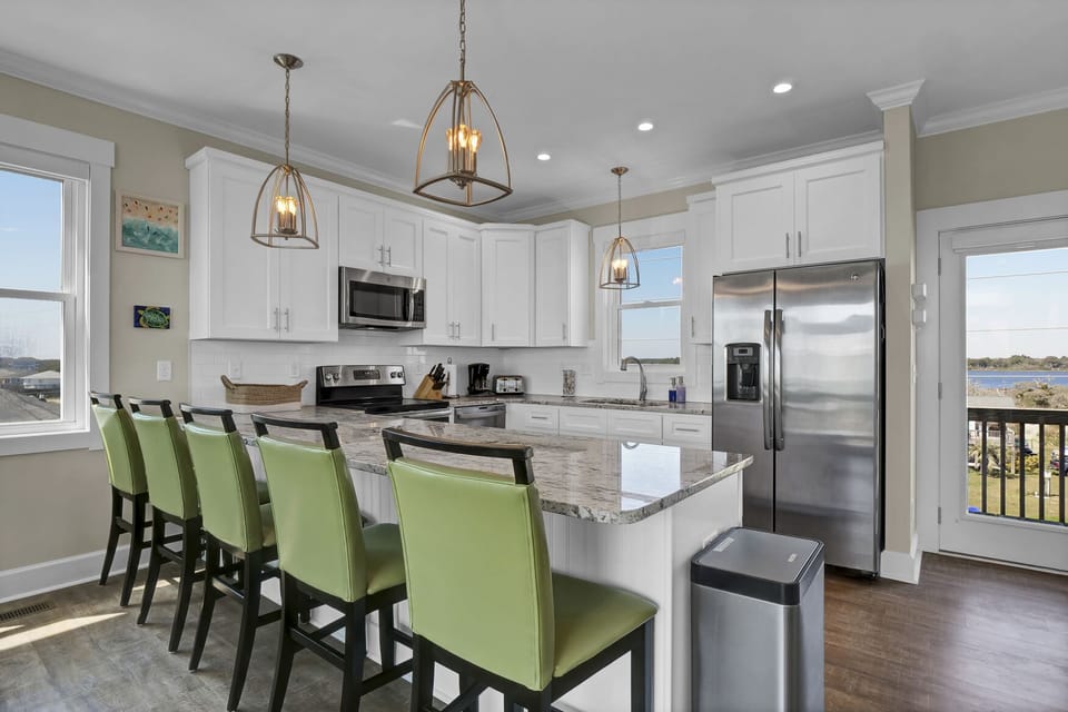 Spacious island with barstools
